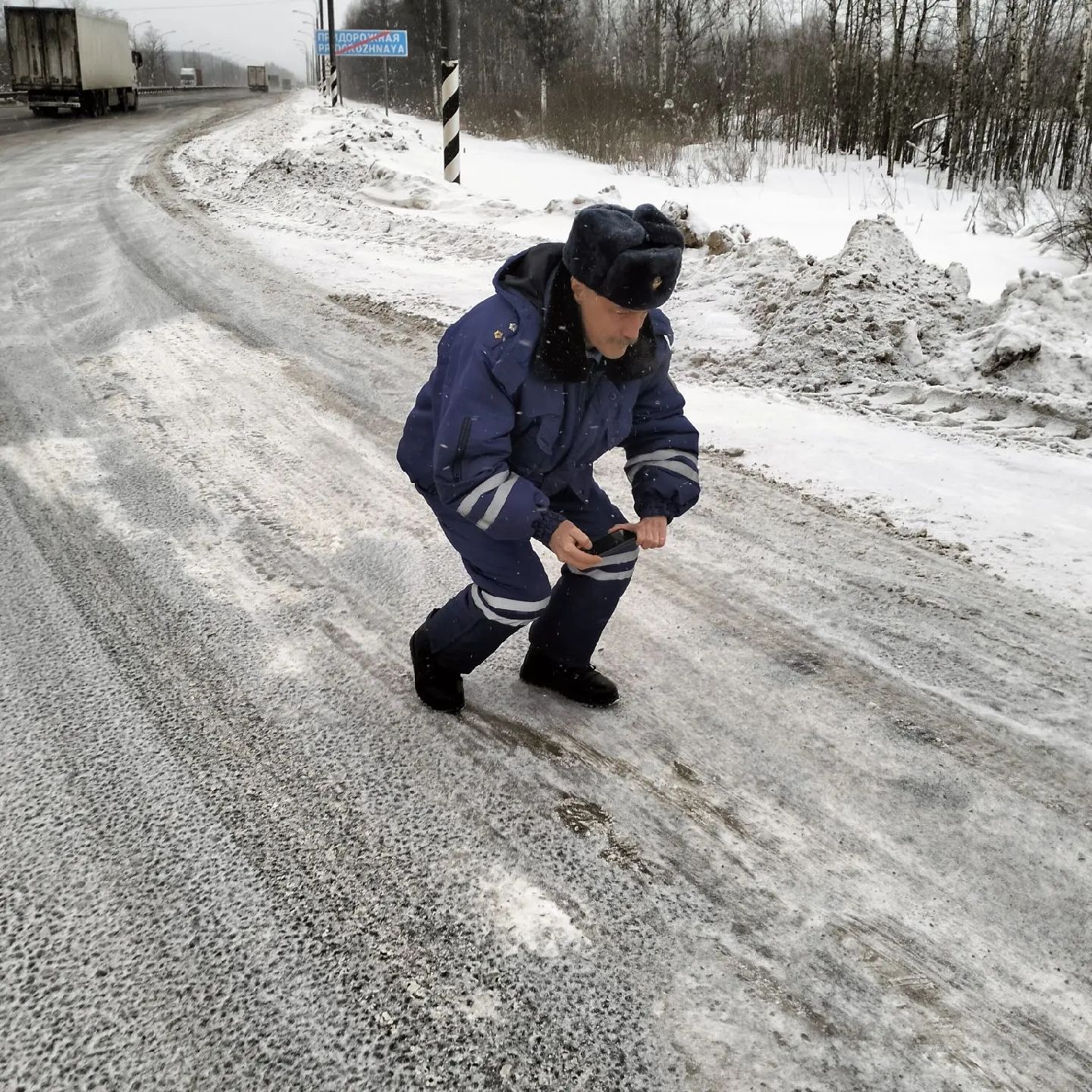 Сотрудники ТОГАДН по Новгородской области МТУ Ространснадзора по CЗФО проверили содержание автомобильных дорог